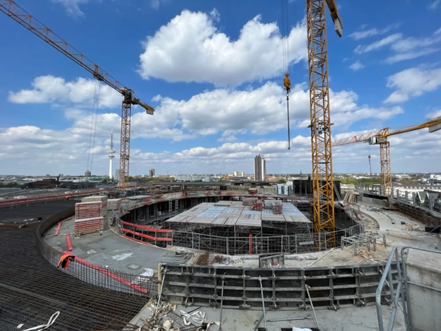 Neubau eines Verwaltungs- und Geschäftshauses (Deutschlandhaus Hamburg) von Eid Architecture