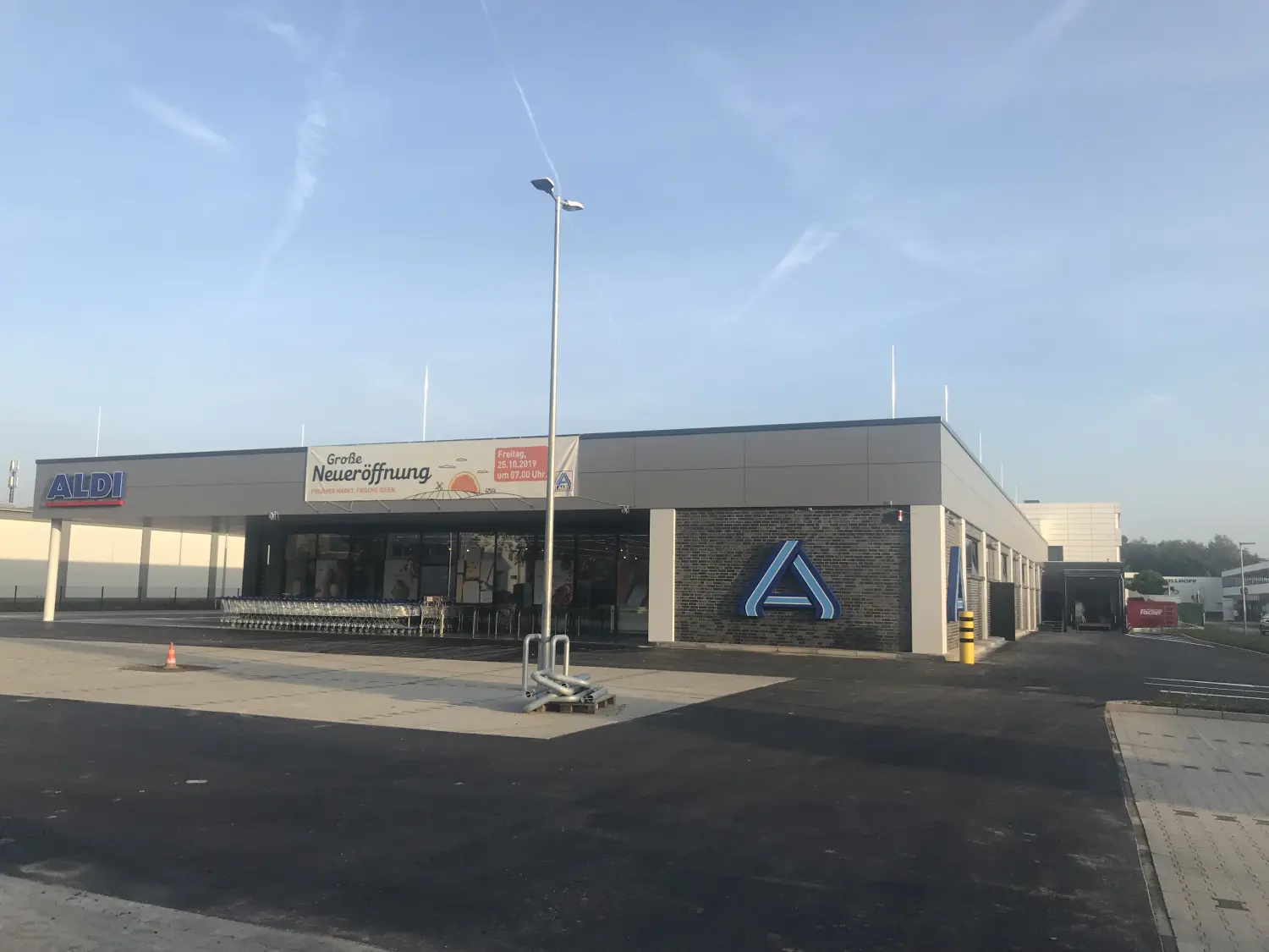 Neubau eines Supermarktes von Eid Architecture