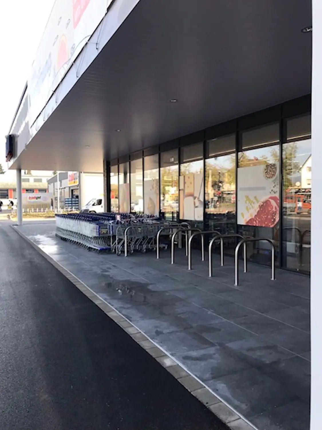 Neubau eines Supermarktes von Eid Architecture