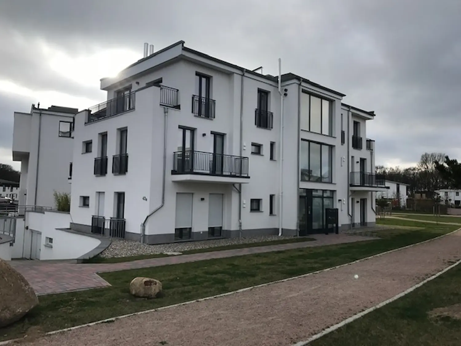 Neubau von 10 Wohneinheiten von Eid Architecture